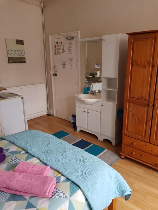 Large Double Room image 3
