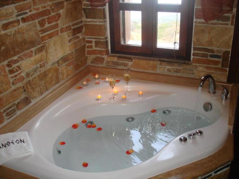 Junior Suite with Spa Bath image 3