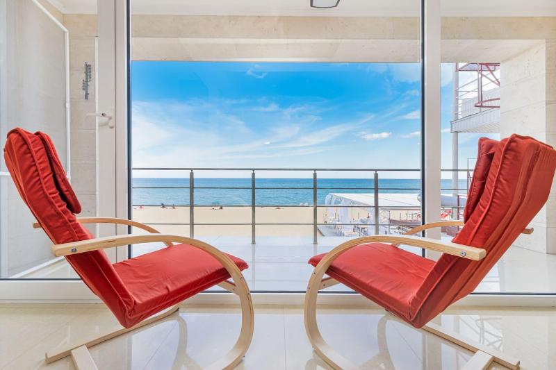 Two-Bedroom House with Sea View image 3