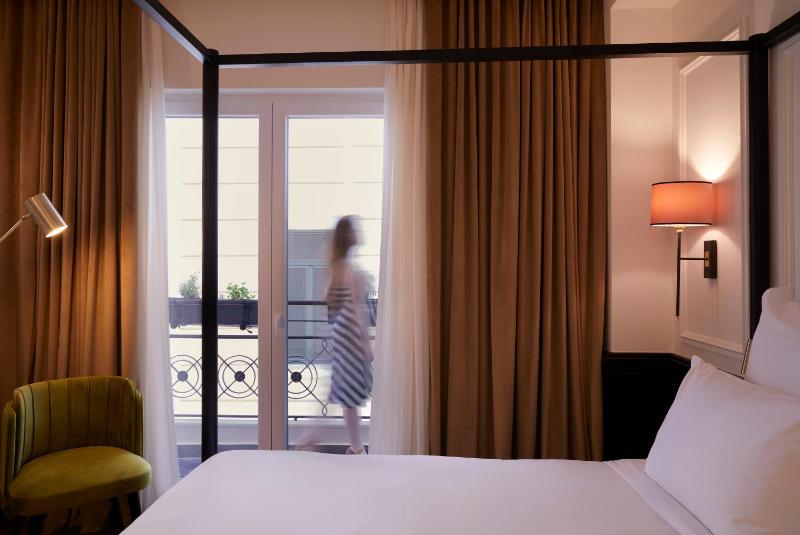 King Room with Balcony image 2