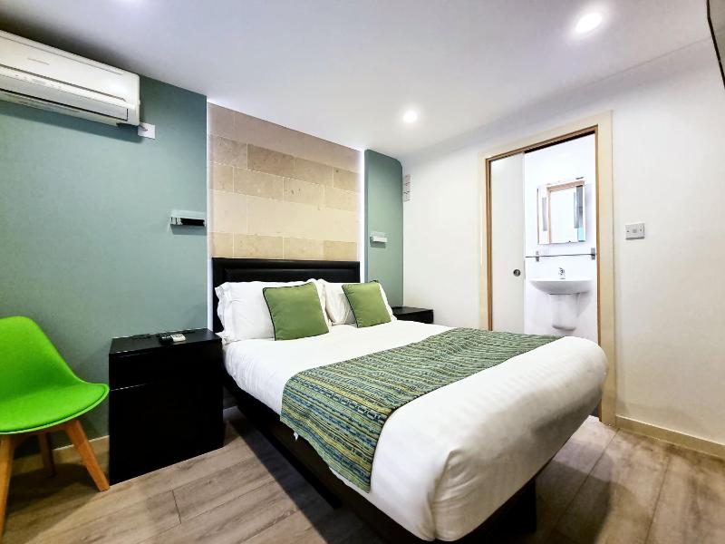 Triple Studio (Lower Ground Floor) image 4