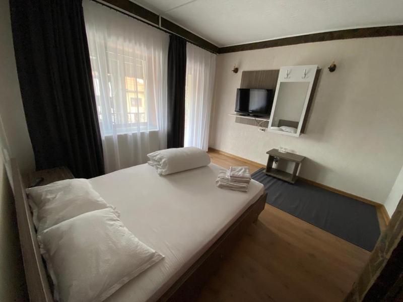 Double Room image 4