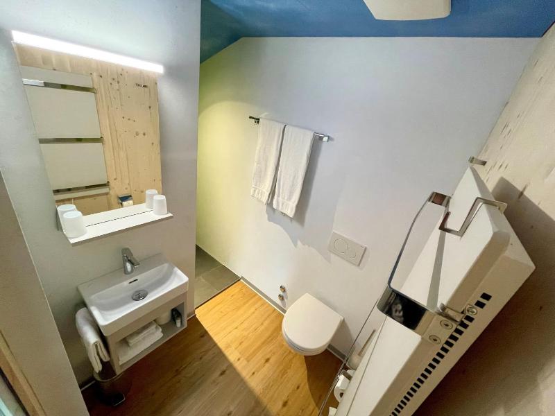 Family Room with Shower image 3