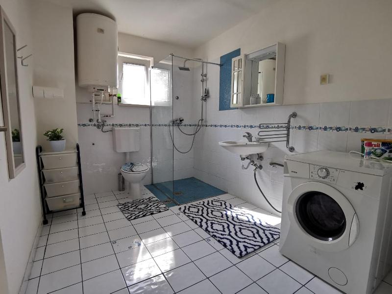 Apartment Simona - Extra comfort with large terrace and jacuzzi - image 10