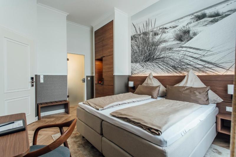 Double Room with Side Sea View image 2