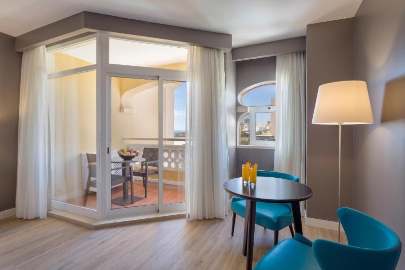 Double or Twin Room with Land View image 2