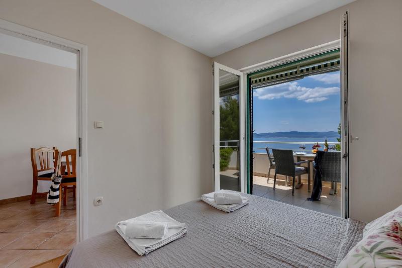 Apartment with Sea View image 4