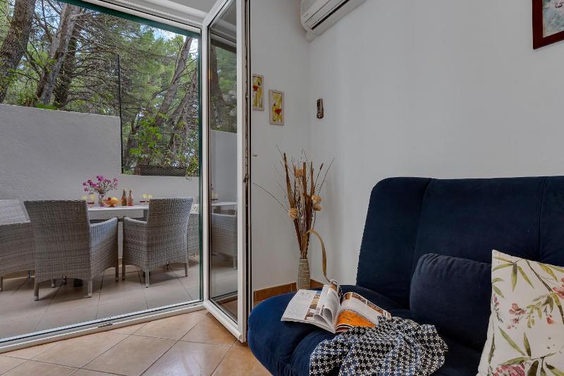 One-Bedroom Apartment image 2