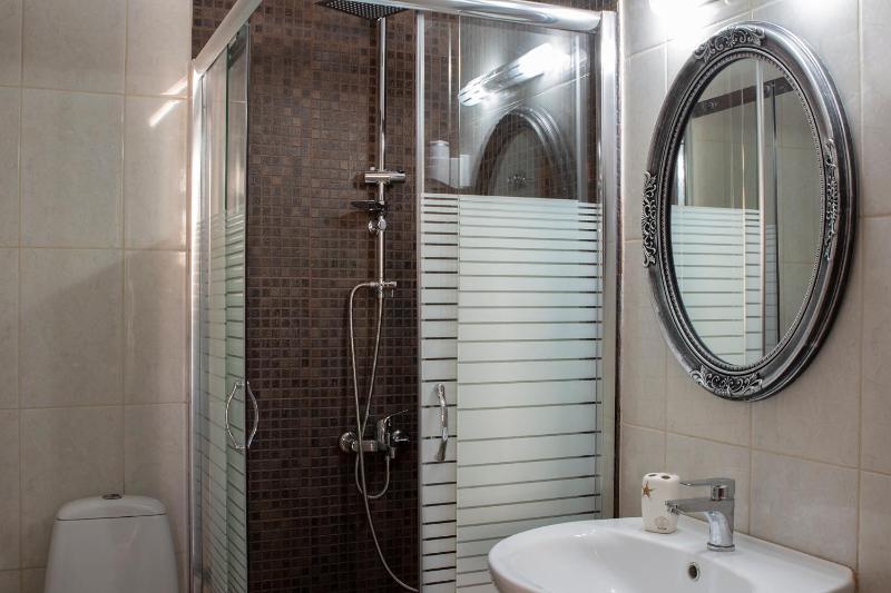 Deluxe Double Room with Balcony image 4
