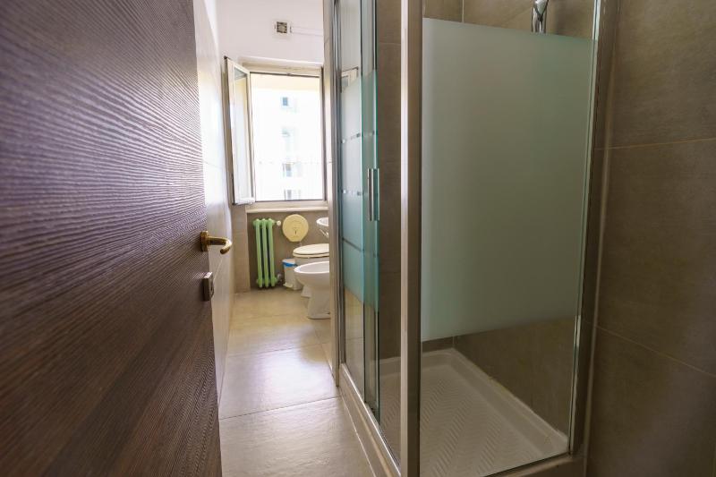 Triple Room with Shared Bathroom image 4