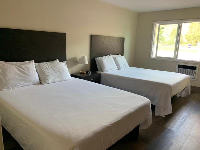Deluxe Queen Room image 1