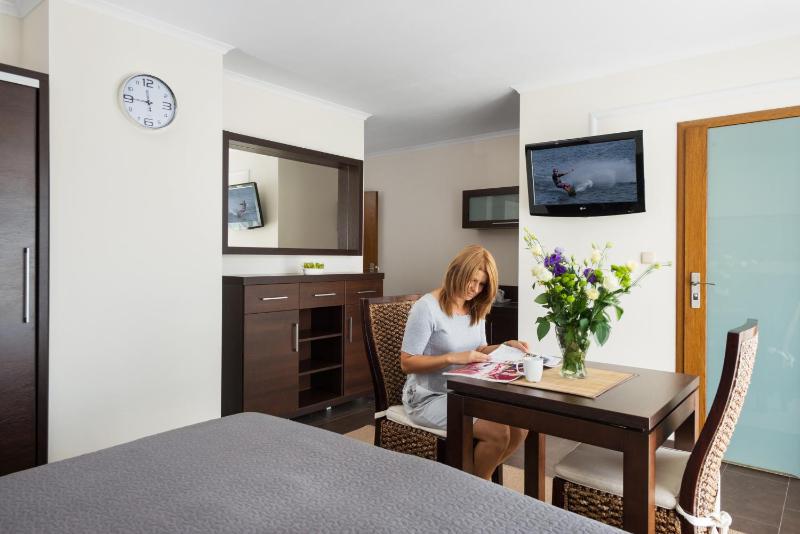 Double or Twin Room image 3