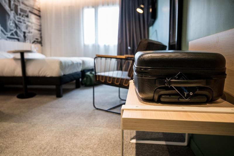Twin Room image 3