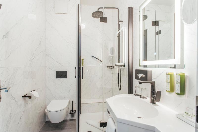 Double Room with  Land View image 4