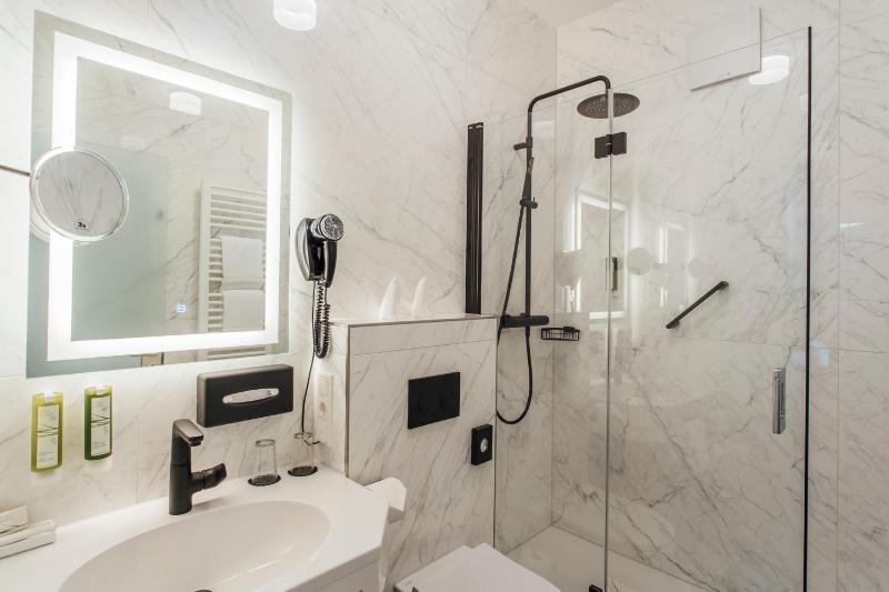 Suite with Partial Sea View image 4