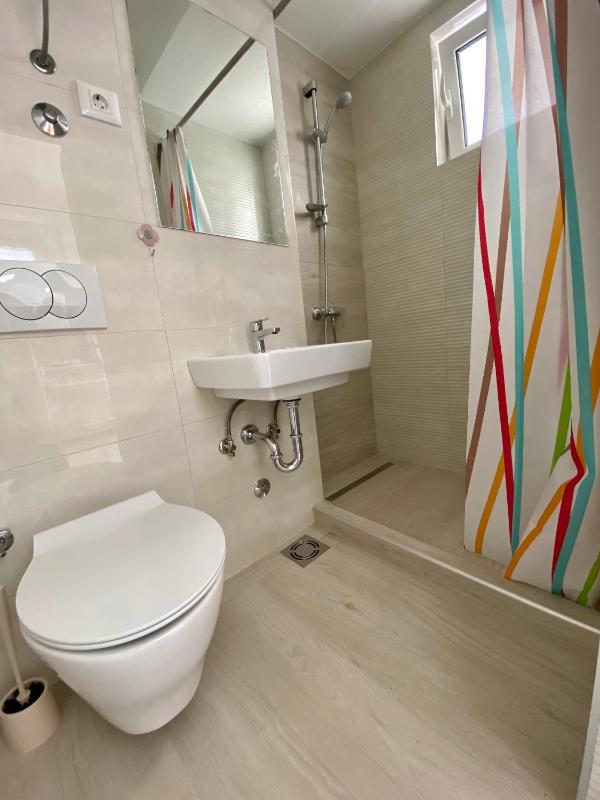 Studio with Balcony image 2