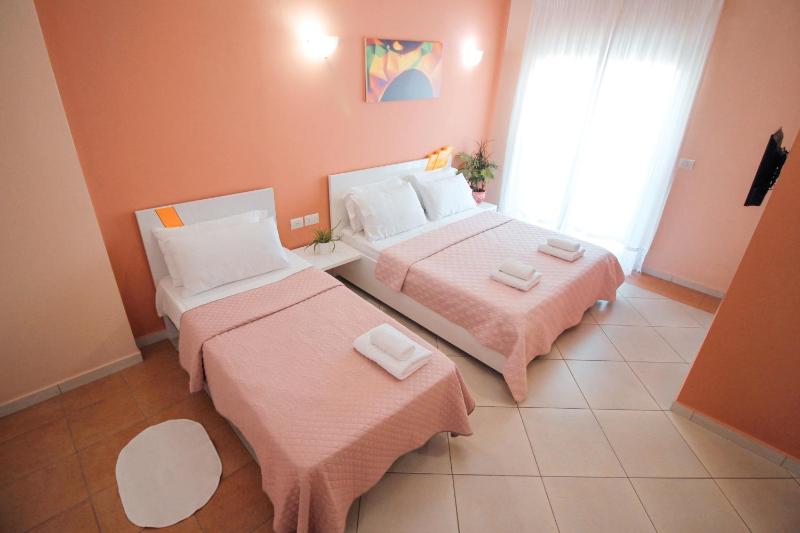 Triple Room with Balcony image 1