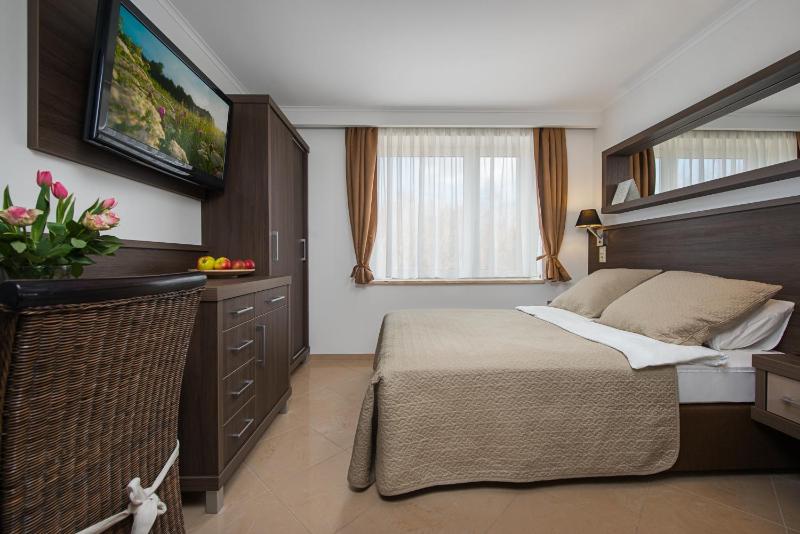 Double or Twin Room image 2