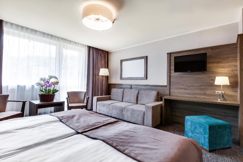 Superior Double Room with Balcony image 2