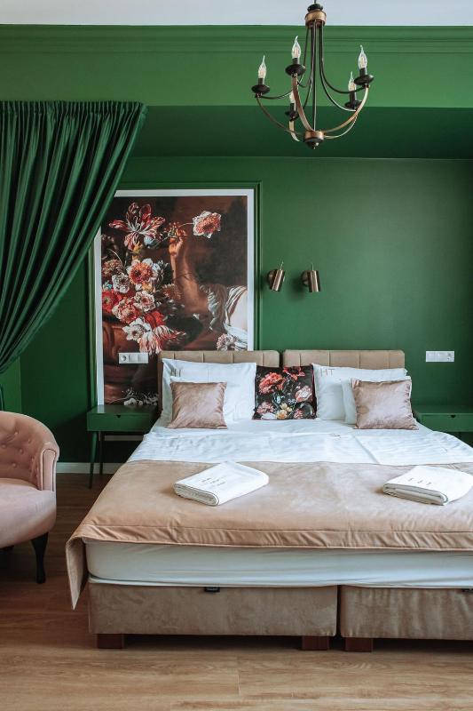 Deluxe Double or Twin Room image 2