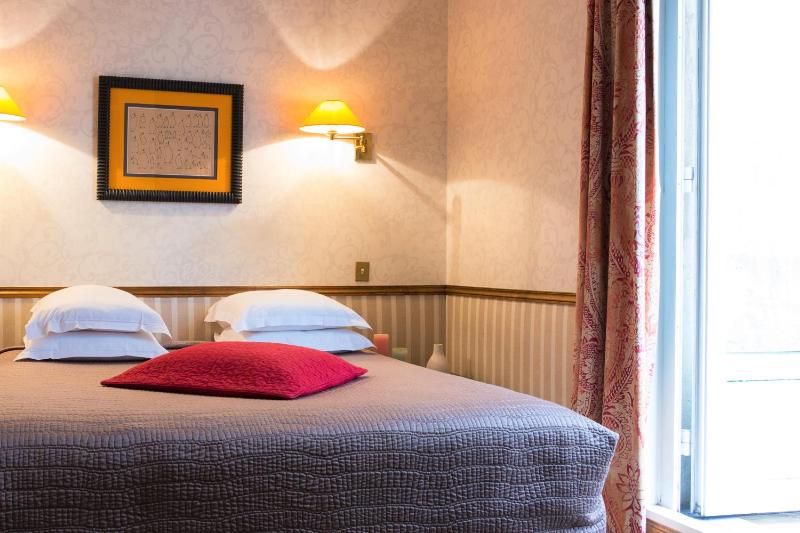 Double Room with Terrace image 3