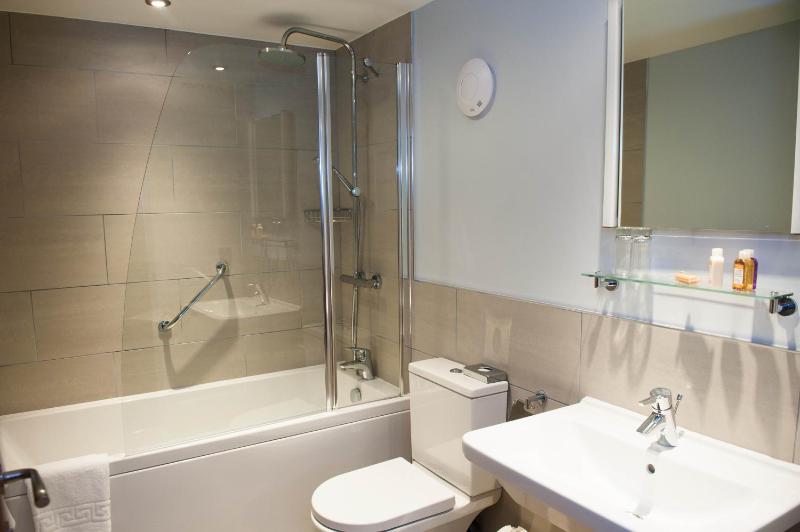 Two-Bedroom Cottage image 4