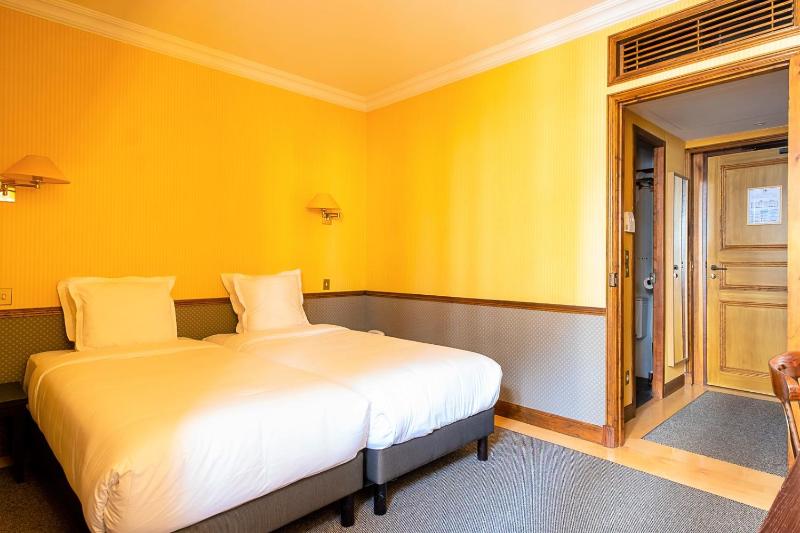 Superior Twin Room image 1