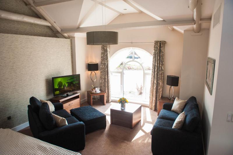 One-Bedroom Cottage image 3