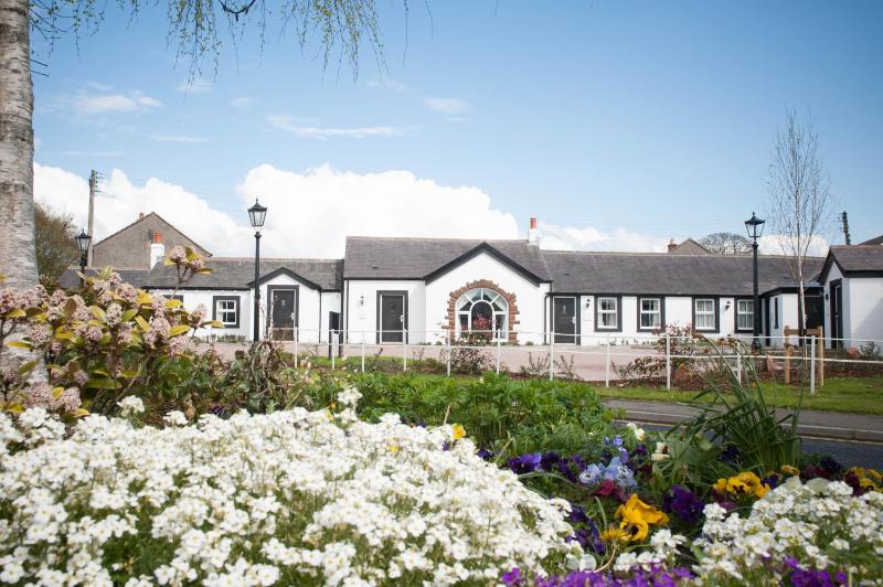 One-Bedroom Cottage image 2