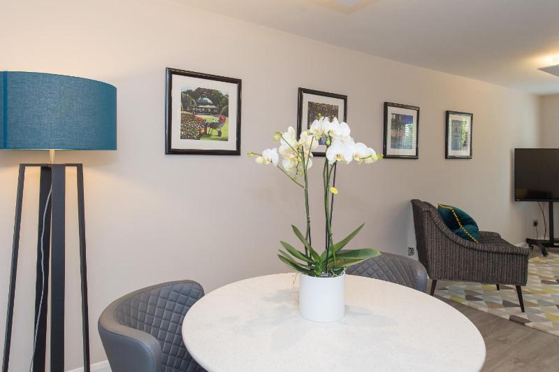 Superior Apartment image 2