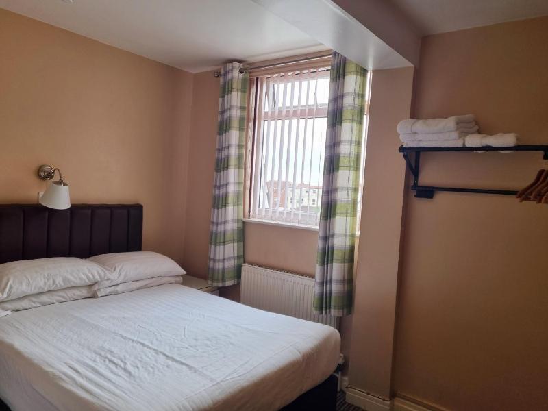 Double Room image 2