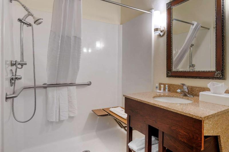 King Suite - Accessible/Non-Smoking image 2