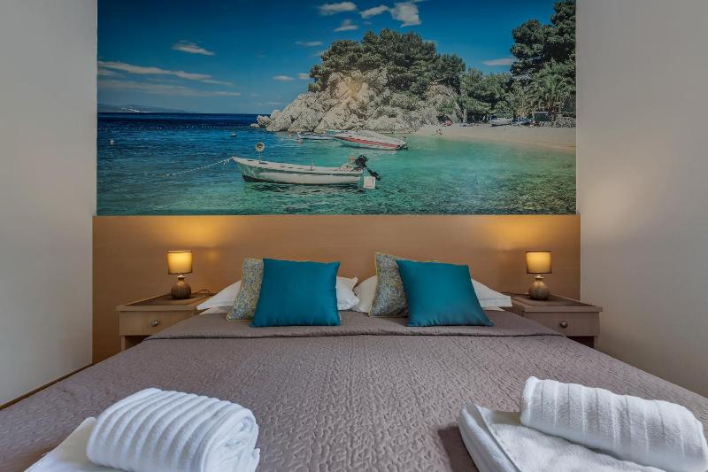 One-Bedroom Apartment image 2