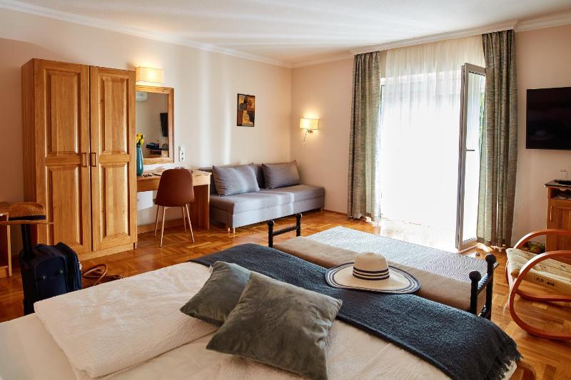 Deluxe Double Room image 1