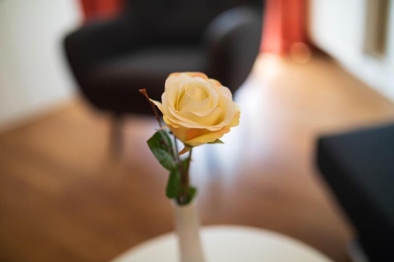 Superior King Room image 3