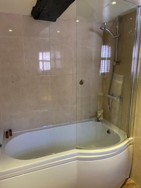 Double Room with Private Bathroom image 3