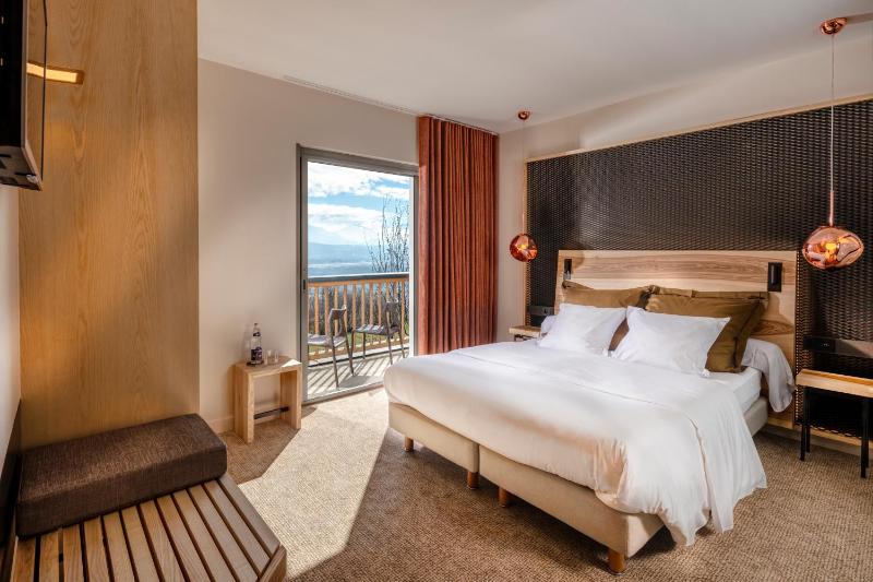 Double or Twin Room with Lake View image 1