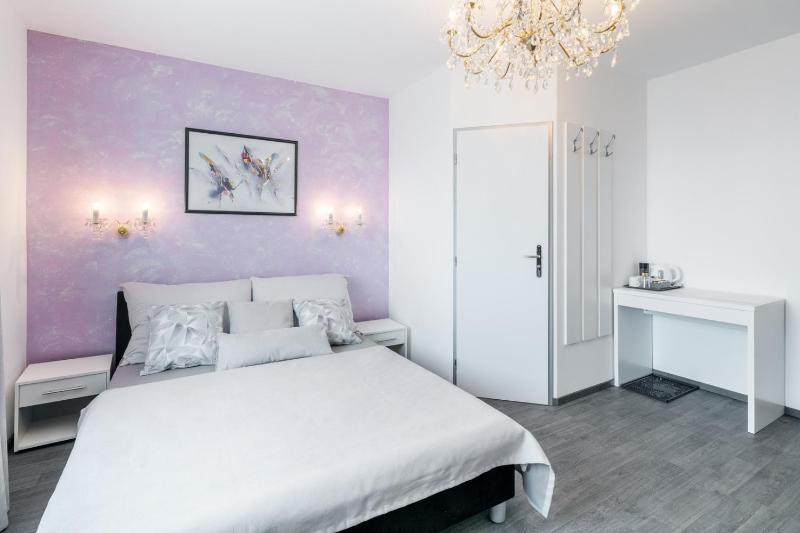 Double Room image 2