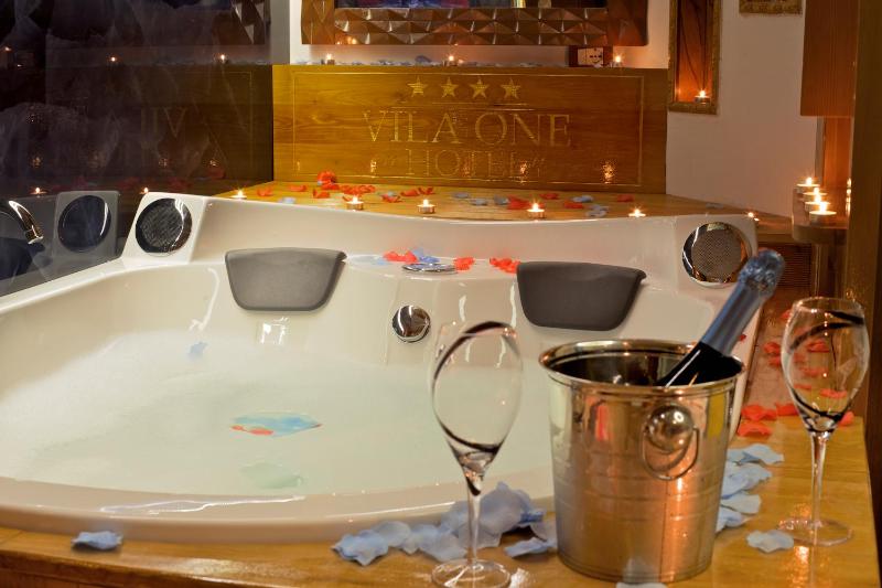 Deluxe Suite with Spa Bath with Sea View image 3