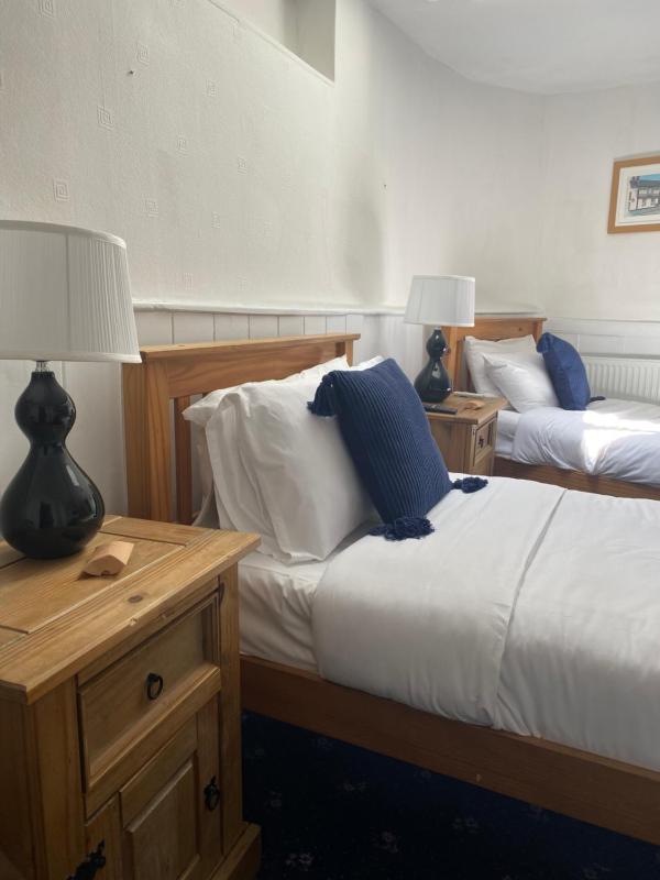 Twin Room image 1