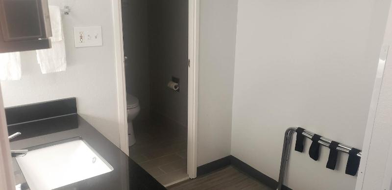 Classic Quadruple Room - Non-Smoking image 3