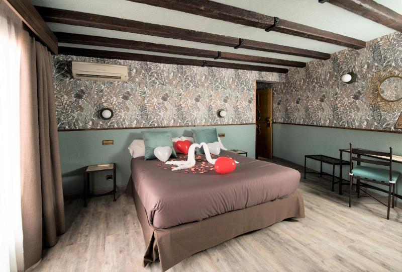 Junior Suite image 2