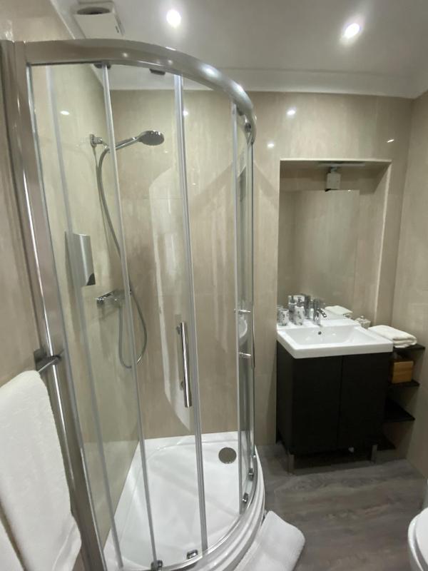 Deluxe Double Room with Shower image 2