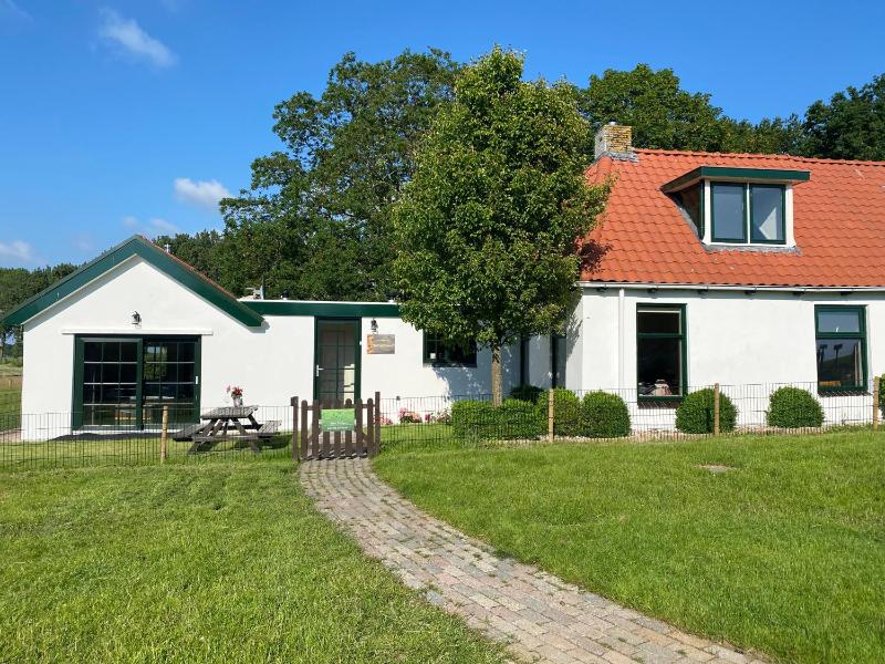 Heerlijk vakantiehuis aan het IJsselmeer Images