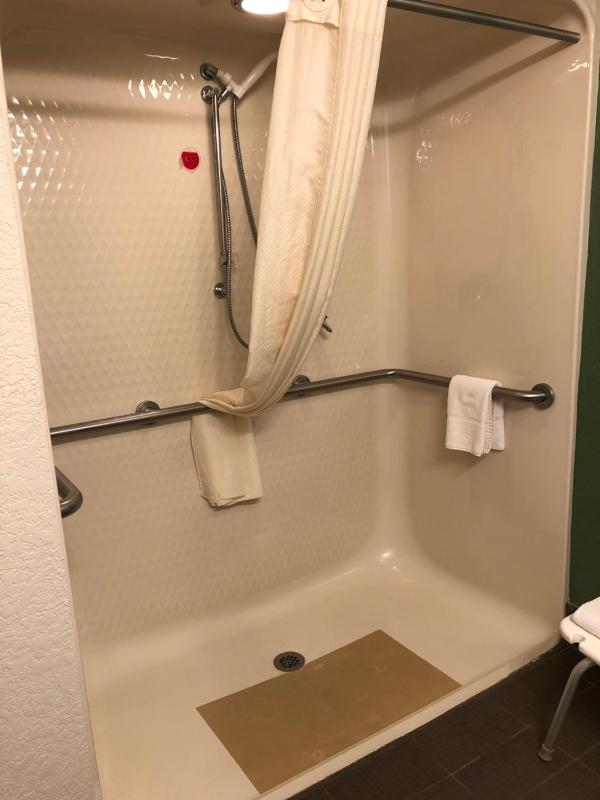 Queen Room with Roll-In Shower - Accessible/Non-Smoking image 2