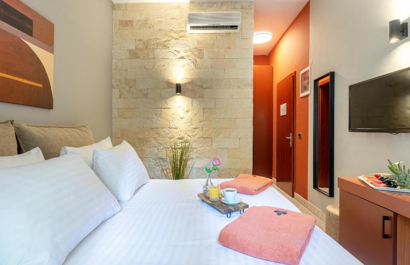 Economy Twin or Double Room image 3