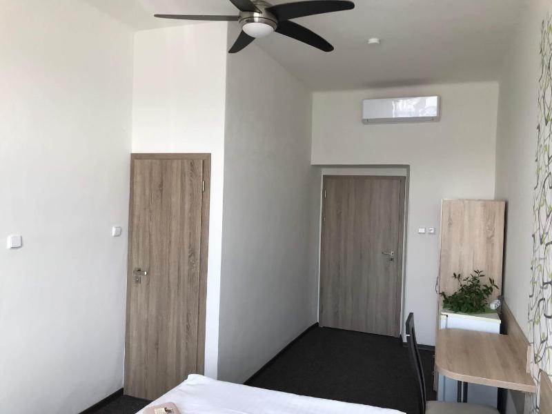 Standard Quadruple Room image 3