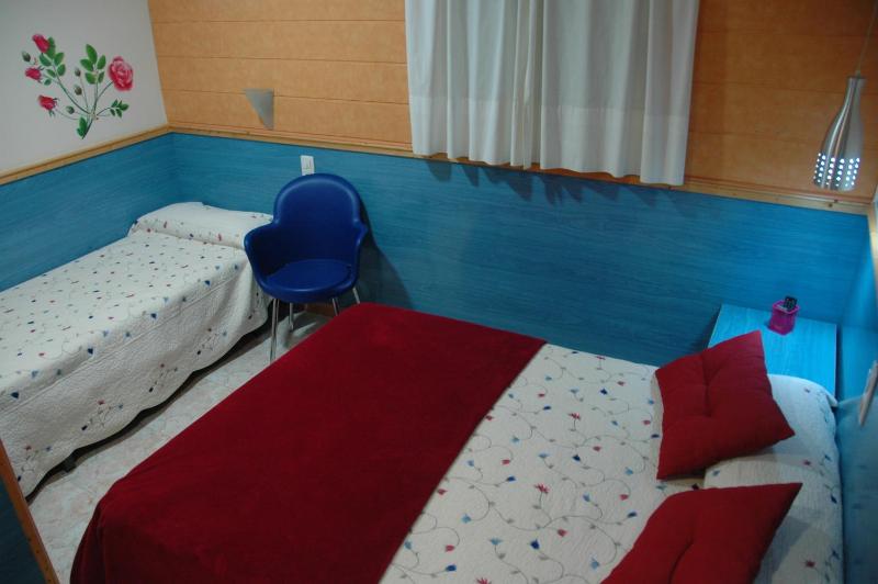 Basic Triple Room image 2