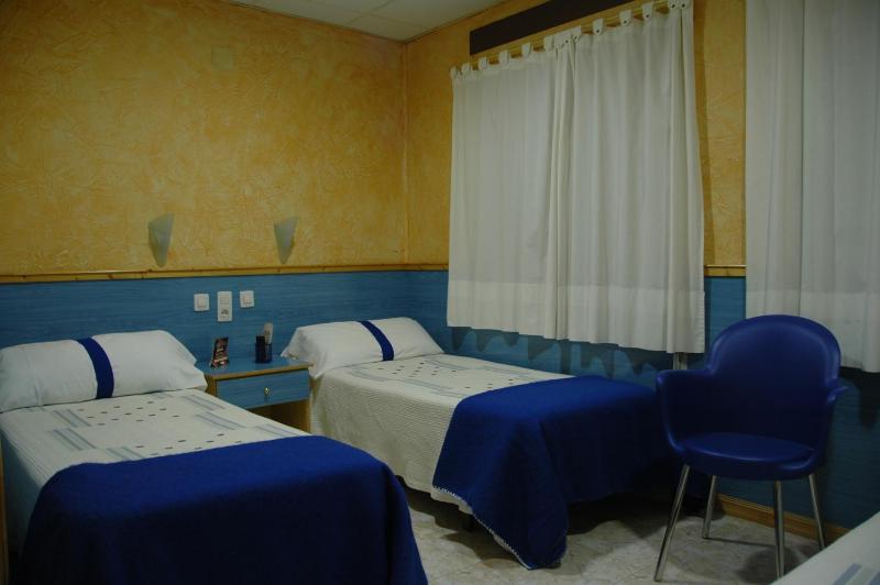 Basic Triple Room image 3
