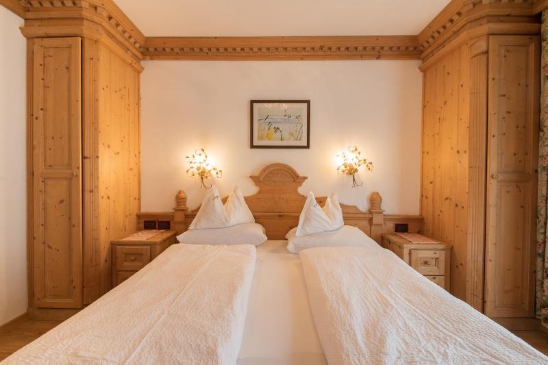 Two-Bedroom Apartment with Mountain View (4 Adults) image 4